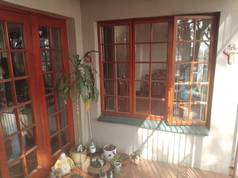 Family Home with Flatlet and Bonus Wooden House - Photo 6