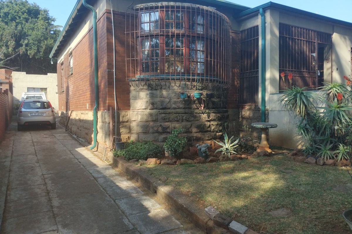 Family Home with Flatlet and Bonus Wooden House - Photo 4