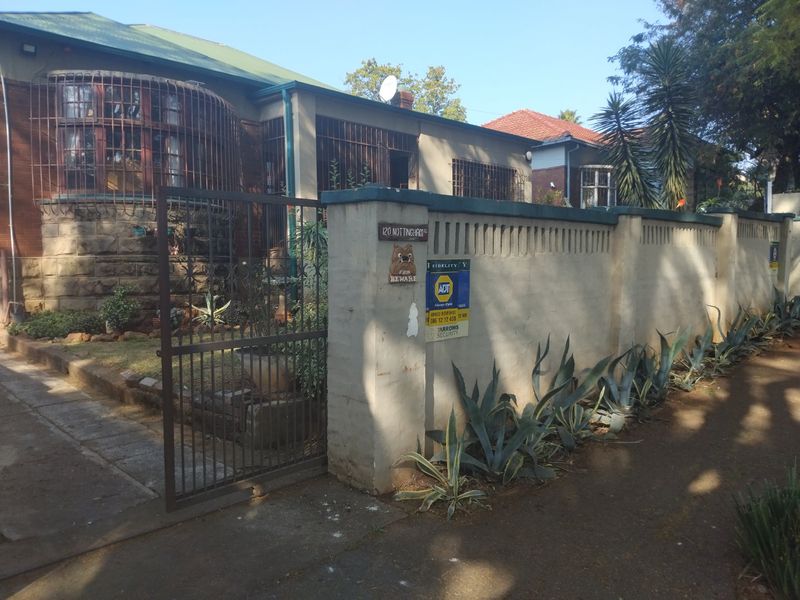 Family Home with Flatlet and Bonus Wooden House - Photo 2