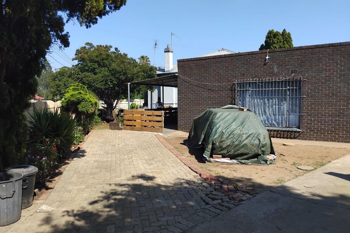 5 Bed House For Sale – Spacious Family Home with Granny Flat! - Photo 4