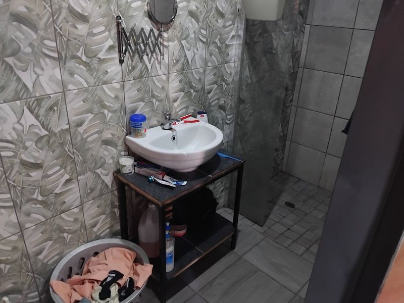 5 Bed House For Sale – Spacious Family Home with Granny Flat! - Photo 8