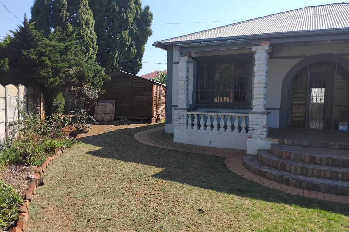 5 Bed House For Sale – Spacious Family Home with Granny Flat! - Photo 2