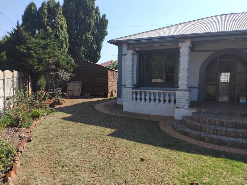 5 Bed House For Sale – Spacious Family Home with Granny Flat! - Photo 2