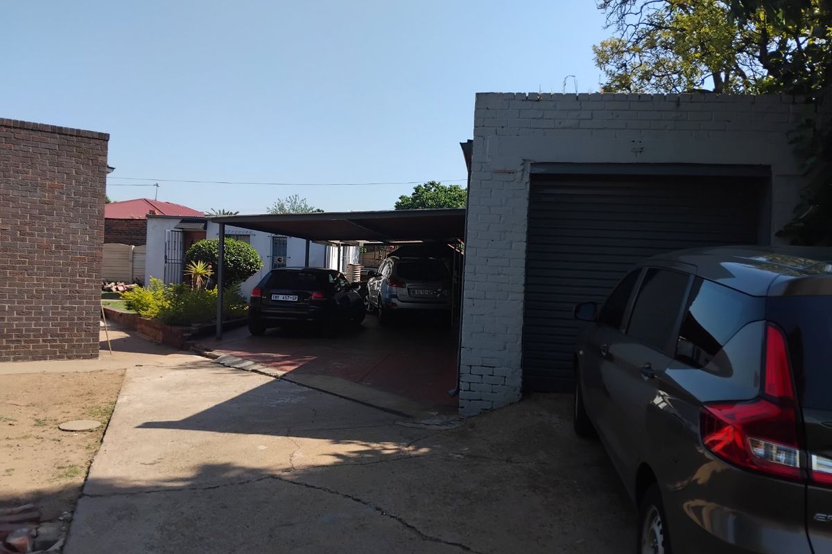 5 Bed House For Sale – Spacious Family Home with Granny Flat! - Photo 3