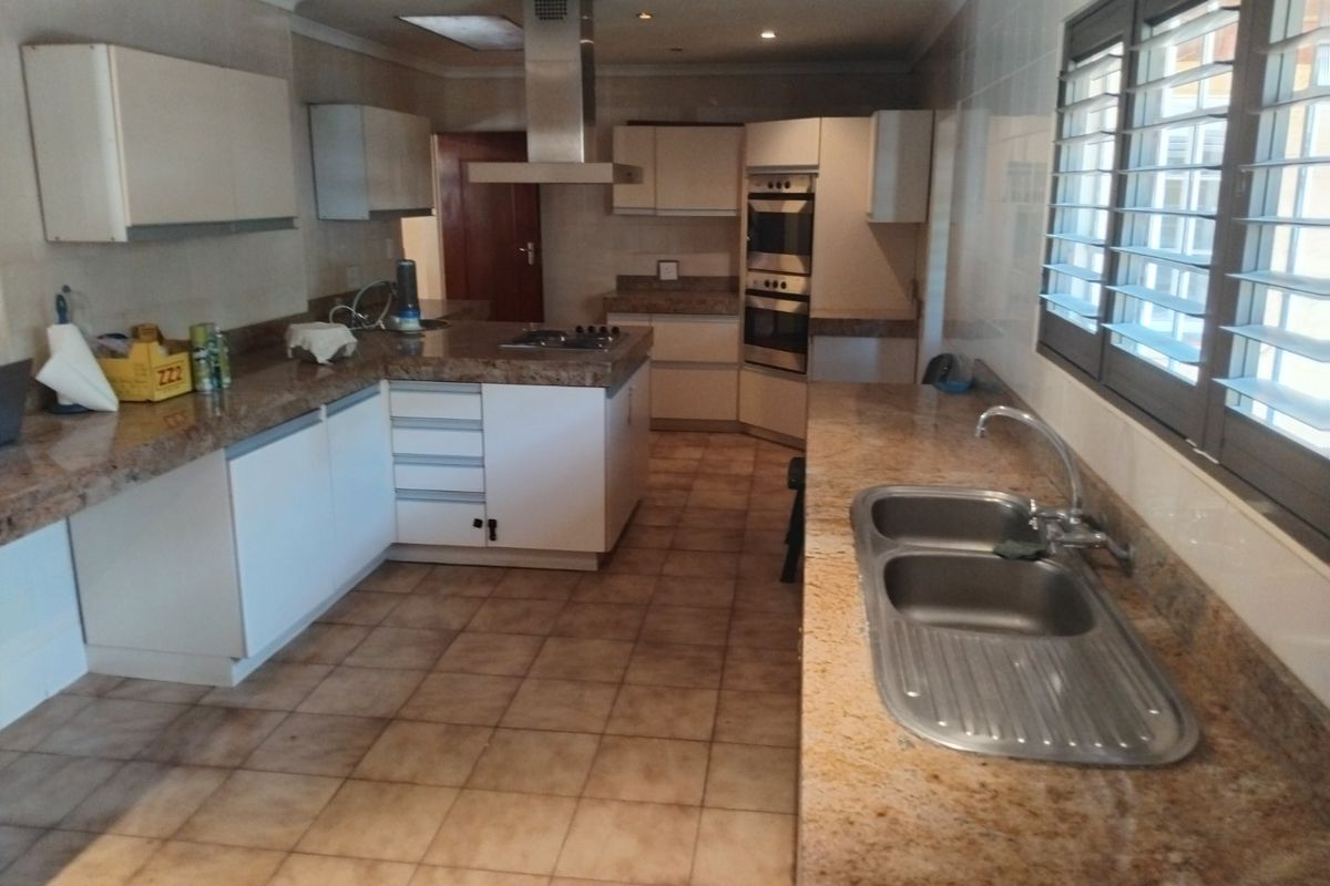 4 Bed House For Sale – Spacious Family Home with Pool, Solar Power & Excellent Security - Photo 2