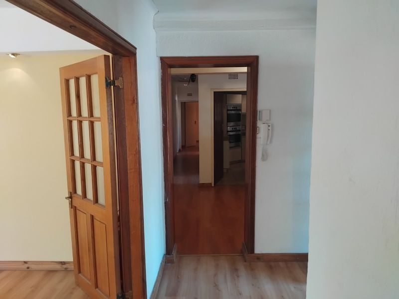 4 Bed House For Sale – Spacious Family Home with Pool, Solar Power & Excellent Security - Photo 9