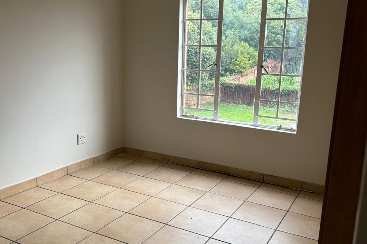 Modern 2-Bedroom Top-Floor Apartment for Sale in Stone Arch Village 7 - Photo 4