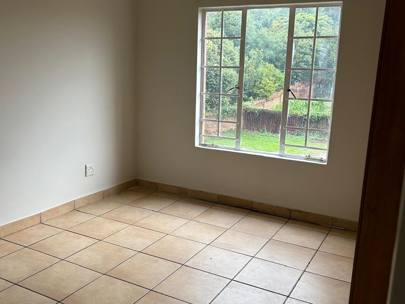 Modern 2-Bedroom Top-Floor Apartment for Sale in Stone Arch Village 7 - Photo 4