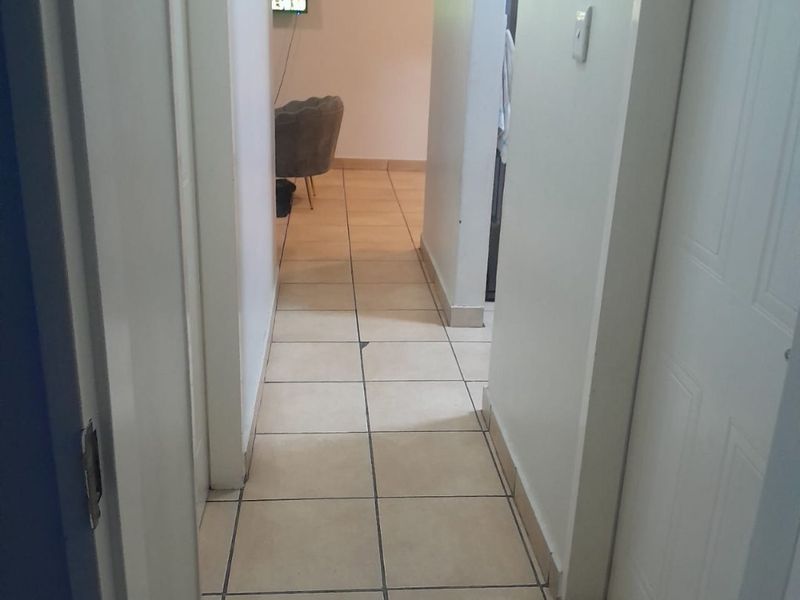 Modern 2-Bedroom Top-Floor Apartment for Sale in Stone Arch Village 7 - Photo 8