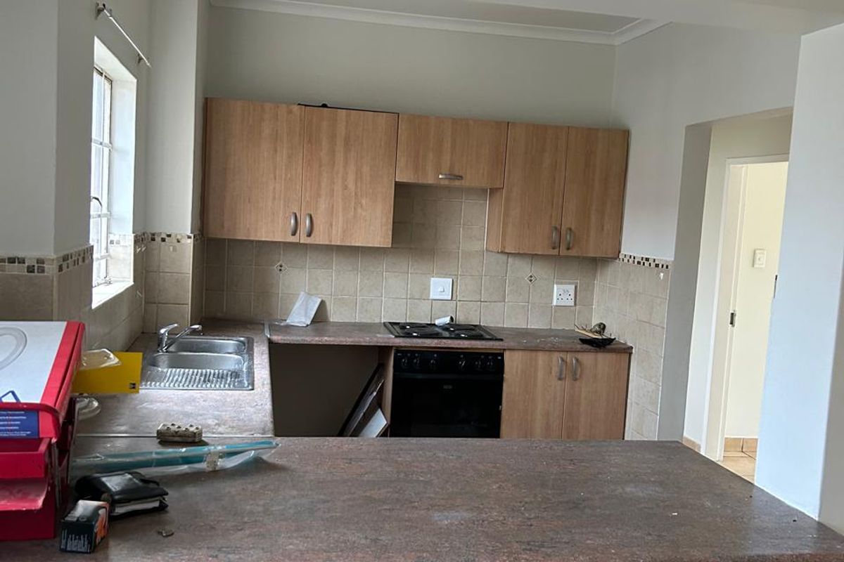 Modern 2-Bedroom Top-Floor Apartment for Sale in Stone Arch Village 7 - Photo 2