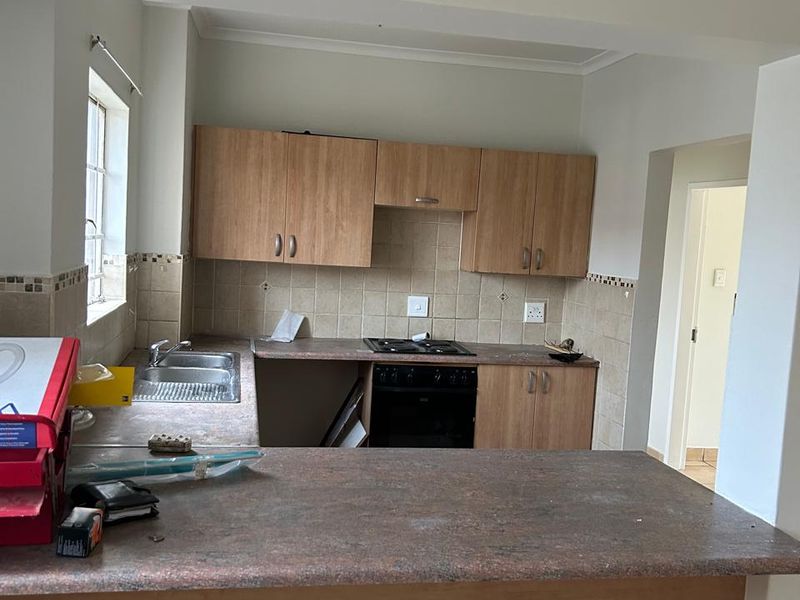 Modern 2-Bedroom Top-Floor Apartment for Sale in Stone Arch Village 7 - Photo 2