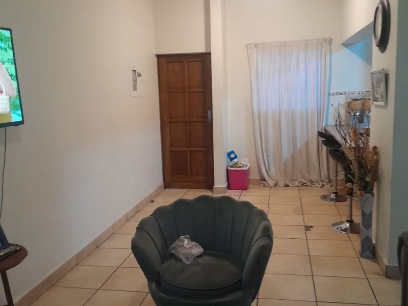 Modern 2-Bedroom Top-Floor Apartment for Sale in Stone Arch Village 7 - Photo 7