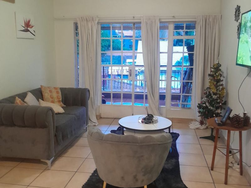 Modern 2-Bedroom Top-Floor Apartment for Sale in Stone Arch Village 7 - Photo 6