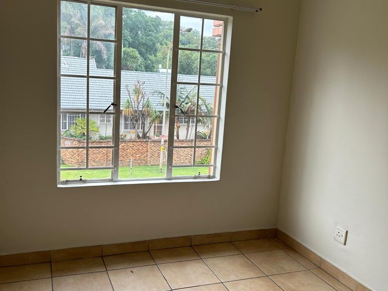 Modern 2-Bedroom Top-Floor Apartment for Sale in Stone Arch Village 7 - Photo 5