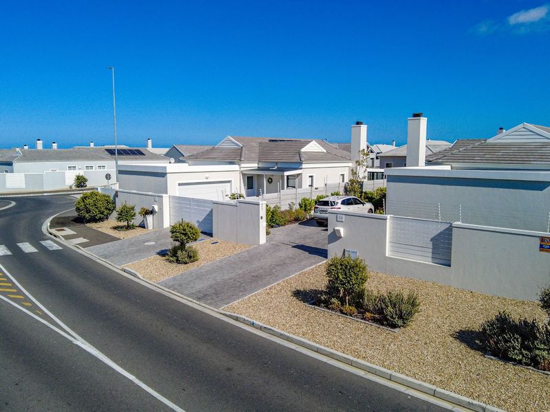 Sunningdale Family Gem of a Home – Less Than 3 Years Old - Photo 7