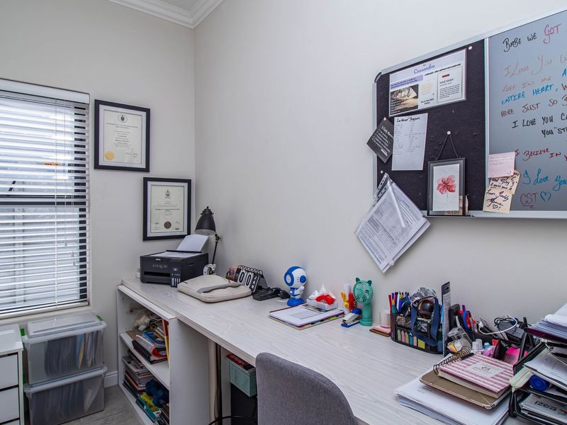 Sunningdale Family Gem of a Home – Less Than 3 Years Old - Photo 8