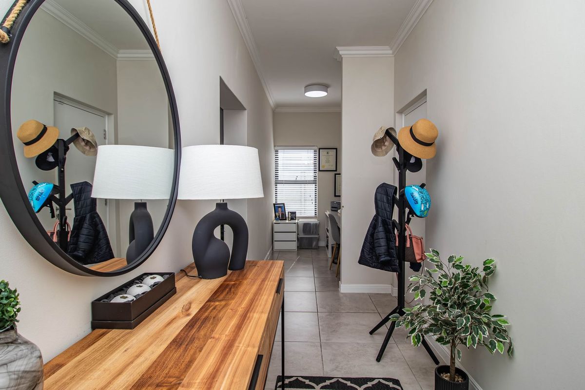 Sunningdale Family Gem of a Home – Less Than 3 Years Old - Photo 2