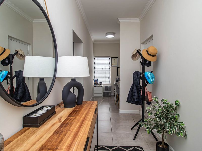 Sunningdale Family Gem of a Home – Less Than 3 Years Old - Photo 2