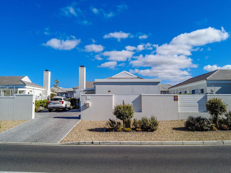 Sunningdale Family Gem of a Home – Less Than 3 Years Old - Photo 6