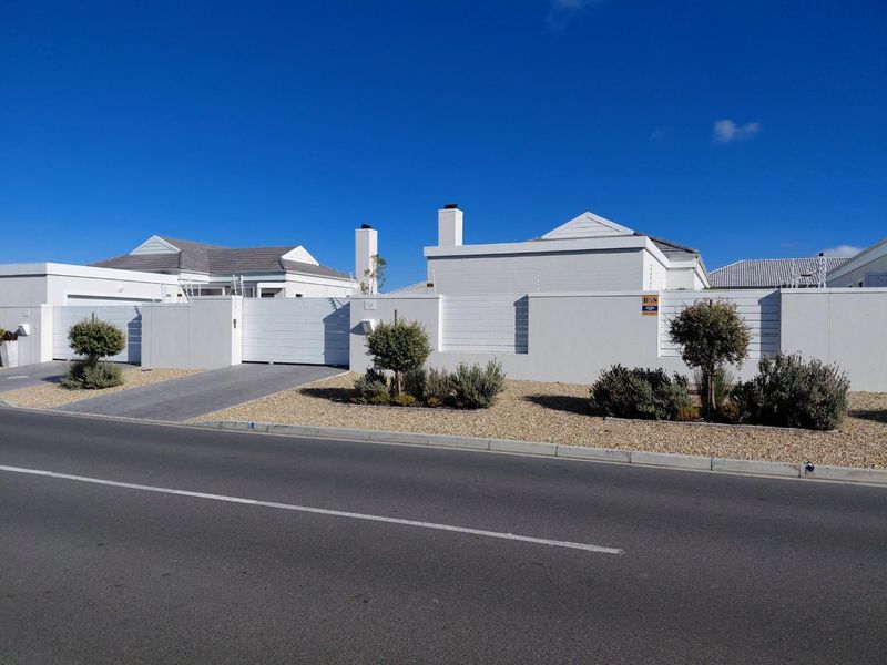 Sunningdale Family Gem of a Home – Less Than 3 Years Old - Photo 5