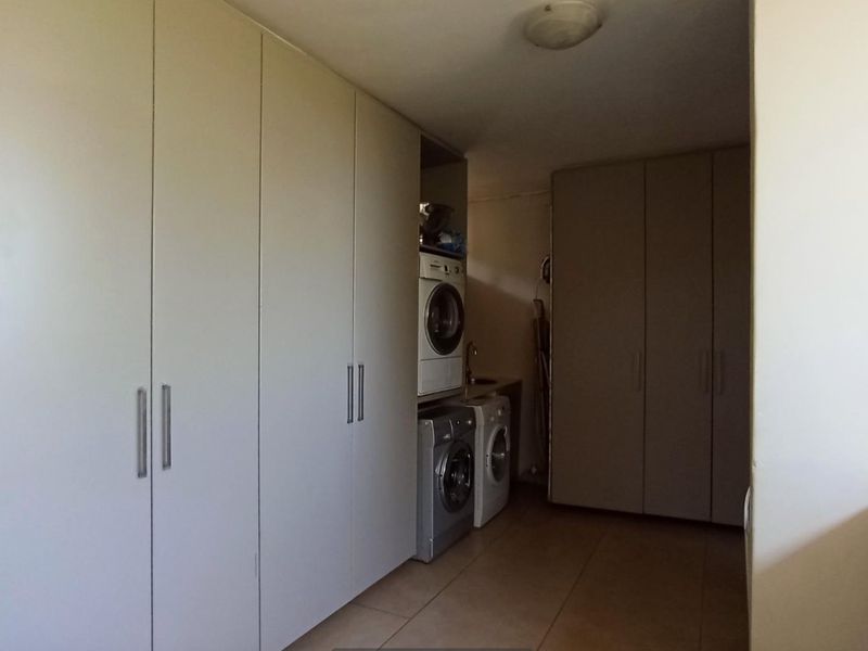 6 Bedroom House for Sale in Morningside - Photo 9