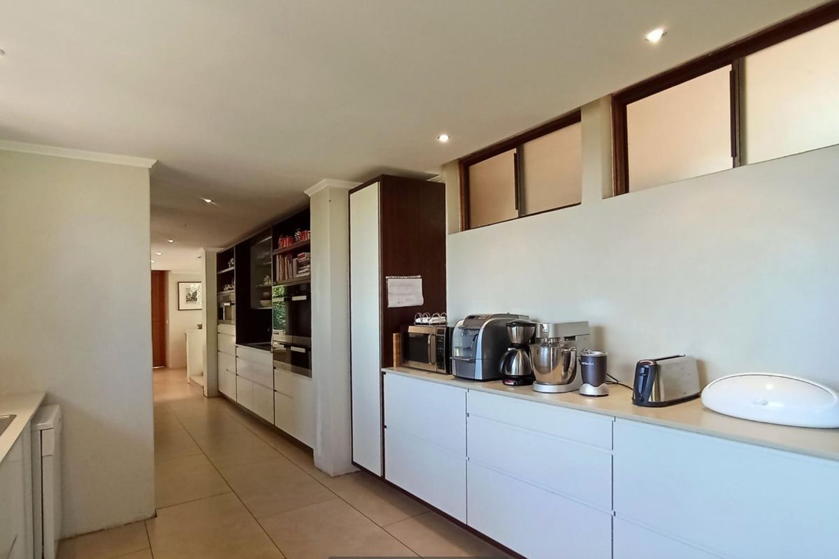 6 Bedroom House for Sale in Morningside - Photo 2