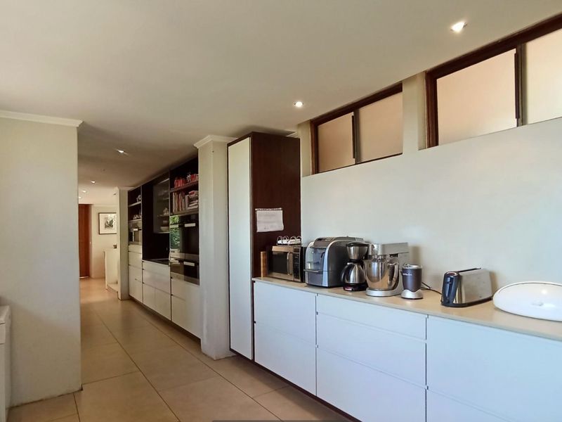 6 Bedroom House for Sale in Morningside - Photo 2