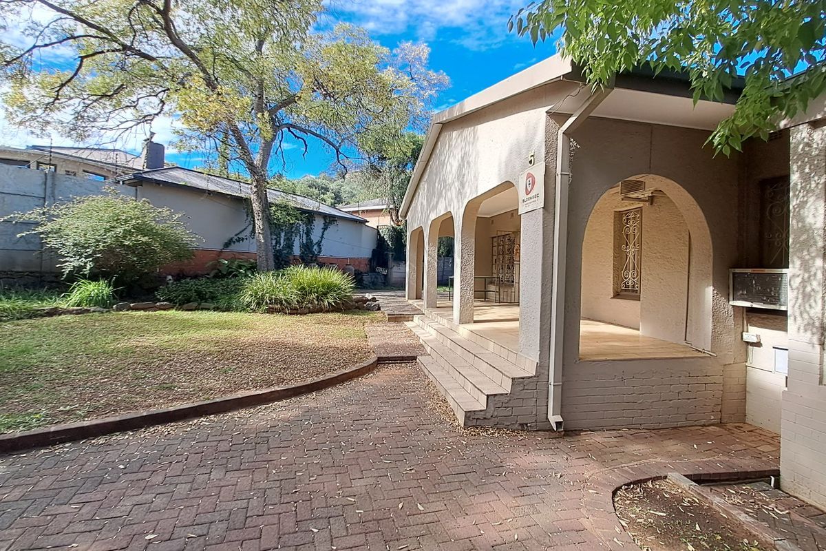 INVESTMENT HOME IN WESTDENE, BLOEMFONTEIN - Photo 3