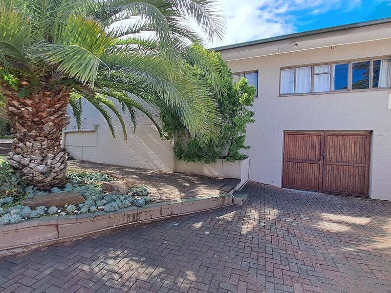 INVESTMENT HOME IN WESTDENE, BLOEMFONTEIN - Photo 4