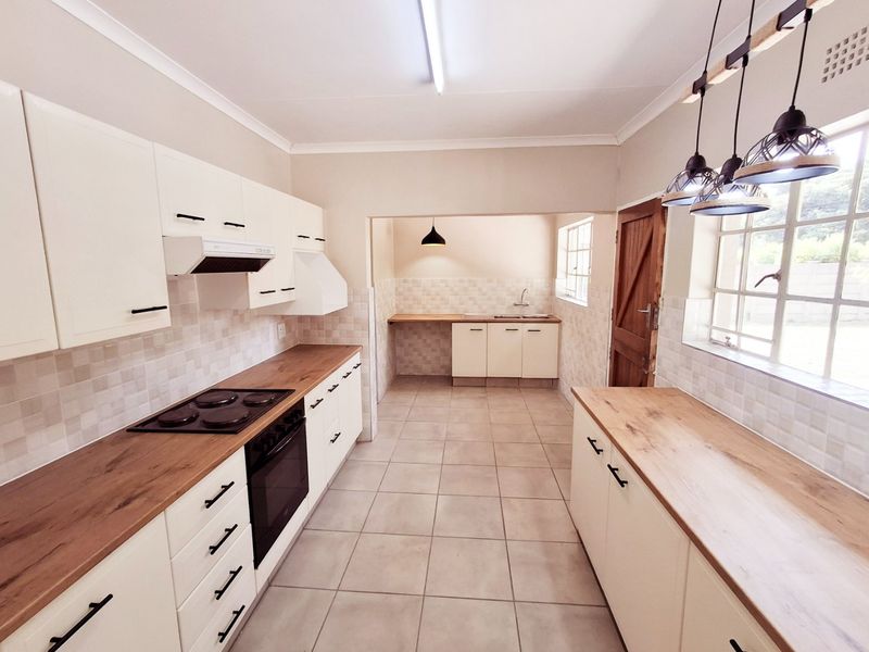 Newly revamped 3-bedroom home in the heart of old Vaalpark. - Photo 2