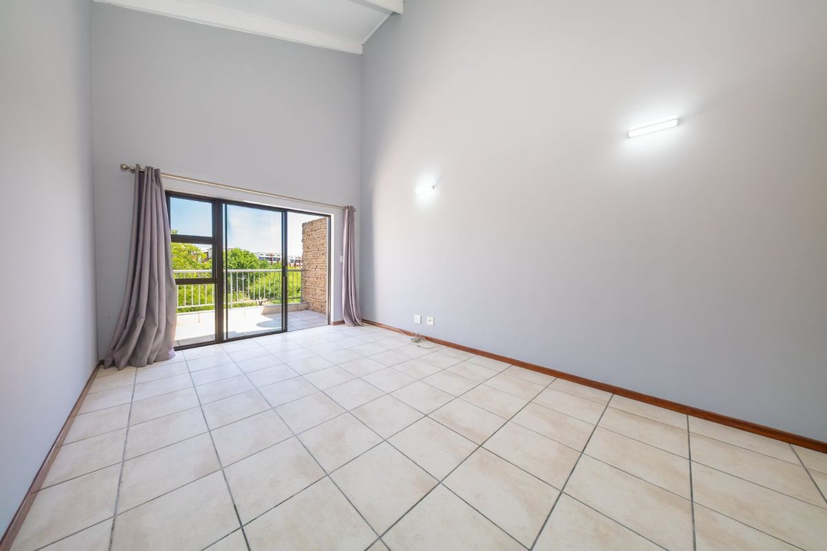 Modern Apartment with Greenbelt View in Stylish Sawgrass in Sought After Waterstone Park Estate - Photo 5