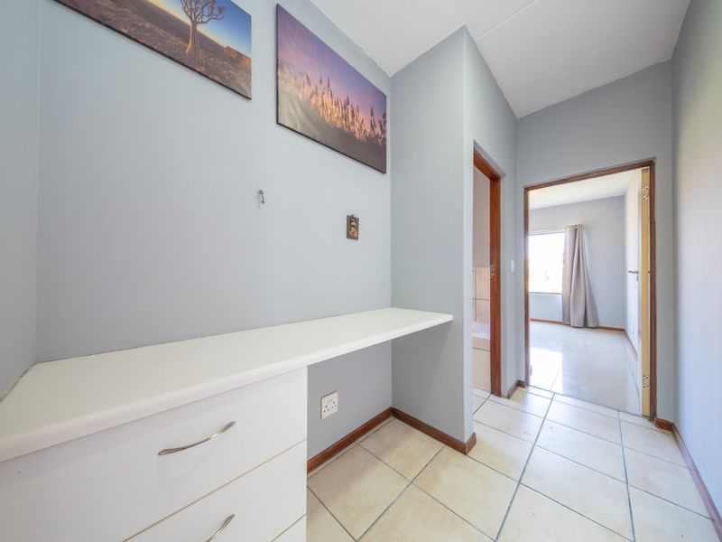 Modern Apartment with Greenbelt View in Stylish Sawgrass in Sought After Waterstone Park Estate - Photo 8