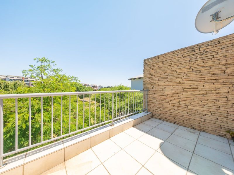 Modern Apartment with Greenbelt View in Stylish Sawgrass in Sought After Waterstone Park Estate - Photo 7