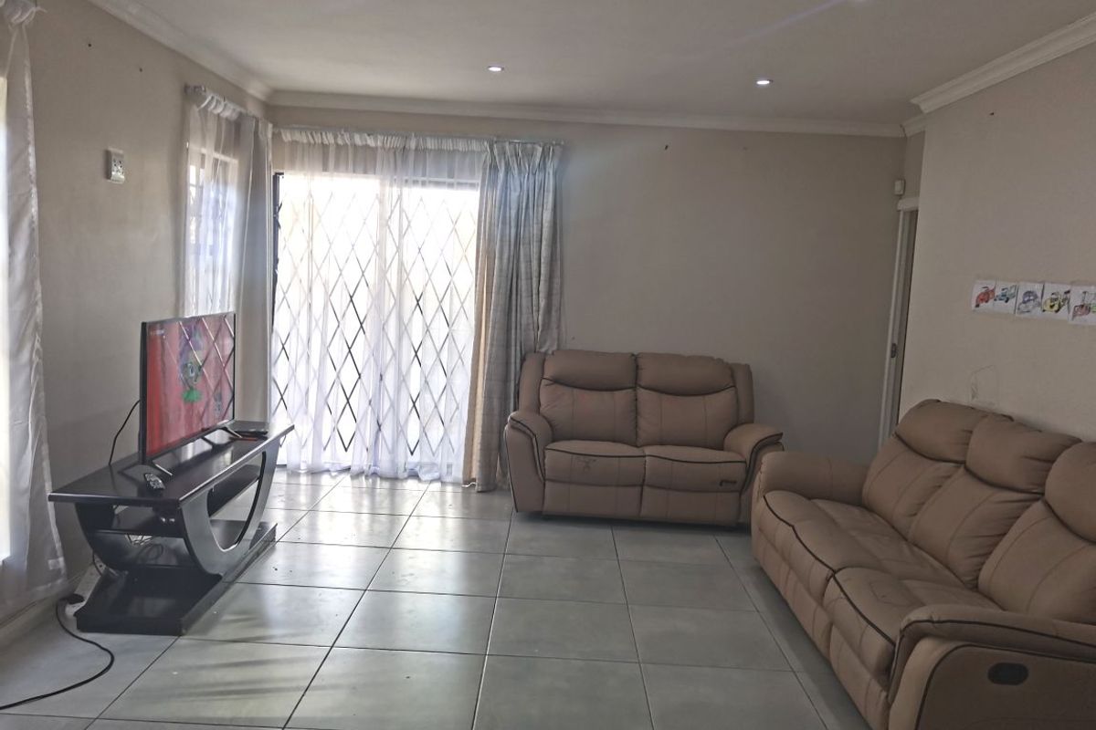 3 bedroom house for sale in Fairview - Photo 4