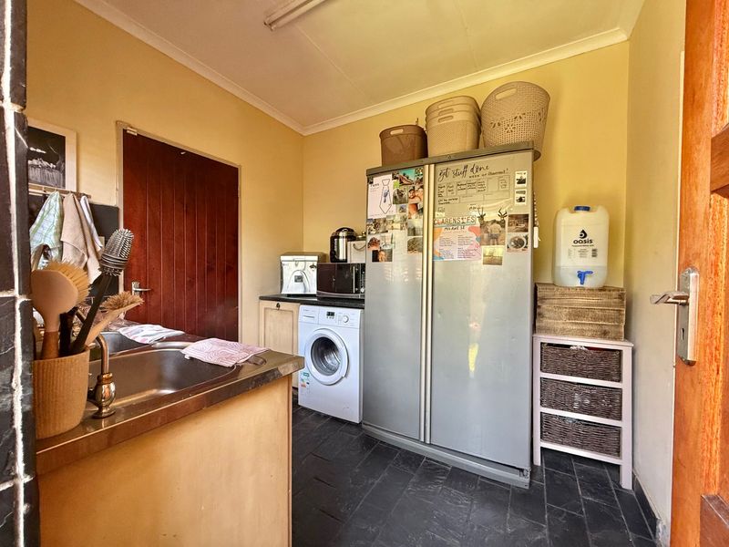 Massive Townhouse In A Secure Complex – A Rare Find In Groenkol - Photo 10