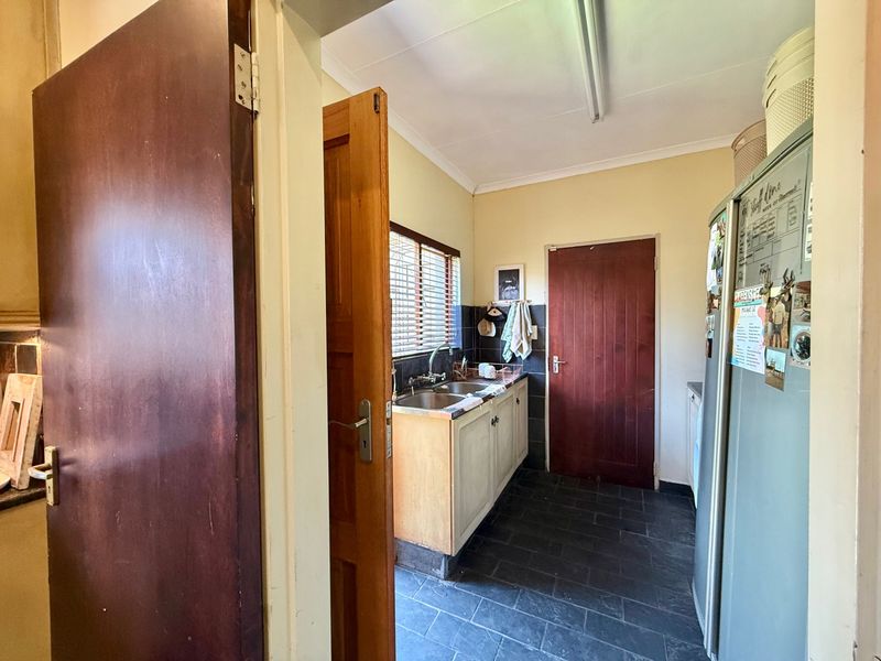 Massive Townhouse In A Secure Complex – A Rare Find In Groenkol - Photo 9