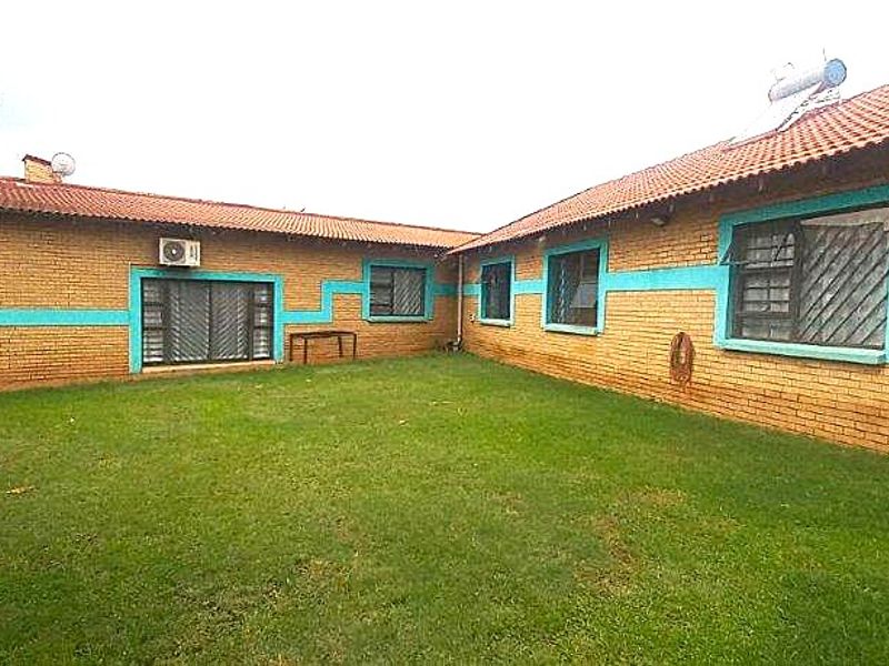 3-bedroom home in Lenasia Ext.10  Welcome to Your Dream Home! The Ultimate Lenasia Experience Awaits!  - Photo 2