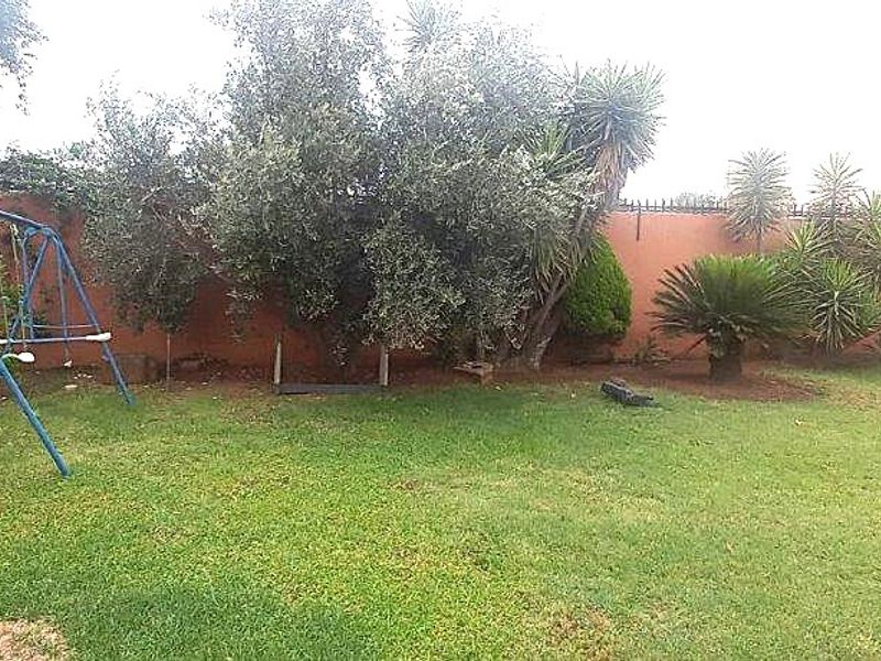 3-bedroom home in Lenasia Ext.10  Welcome to Your Dream Home! The Ultimate Lenasia Experience Awaits!  - Photo 9