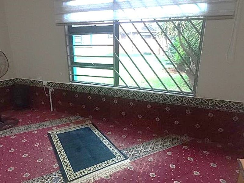 3-bedroom home in Lenasia Ext.10  Welcome to Your Dream Home! The Ultimate Lenasia Experience Awaits!  - Photo 6