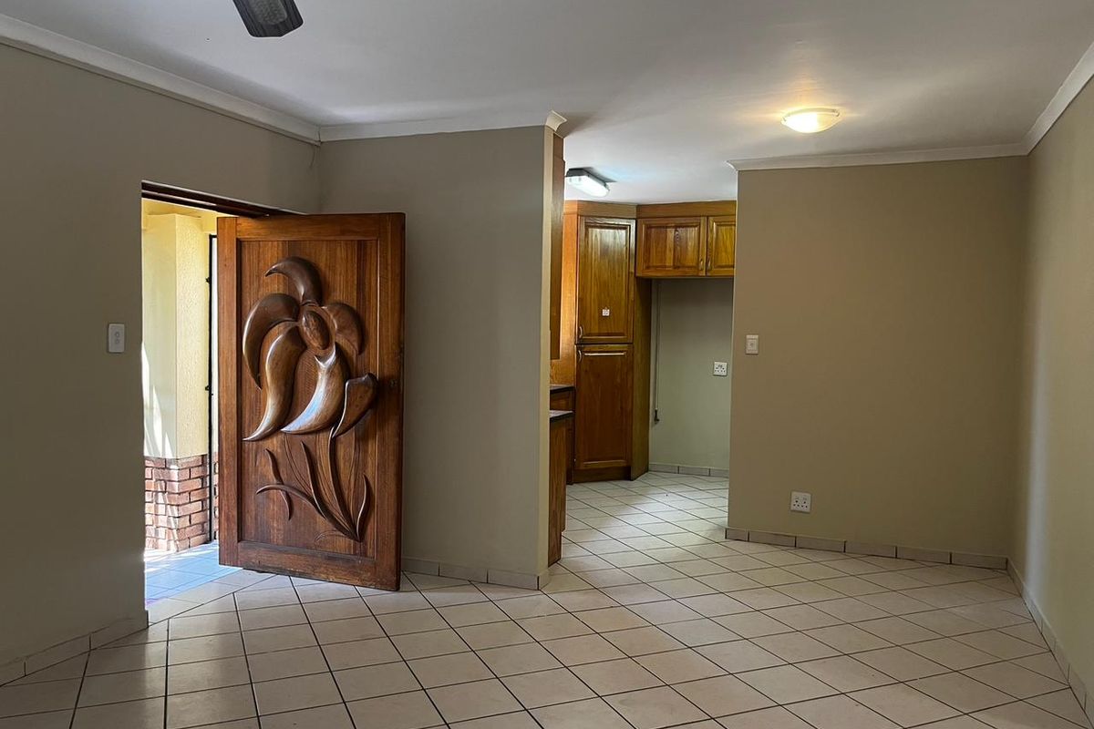 Stunning Family Home in Secure Complex - Photo 5
