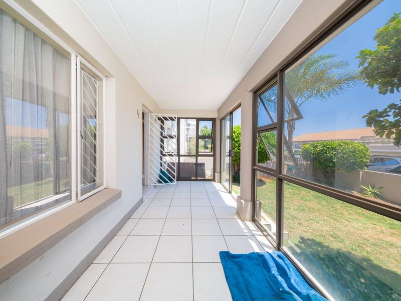 Lovely 2 Bedroom Garden Unit  - Photo 6