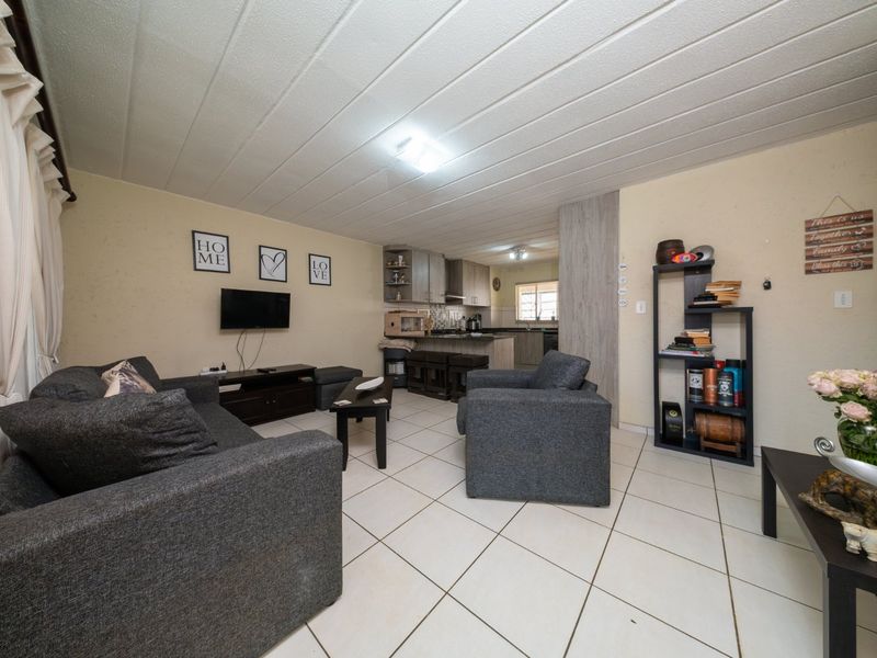 Lovely 2 Bedroom Garden Unit  - Photo 7