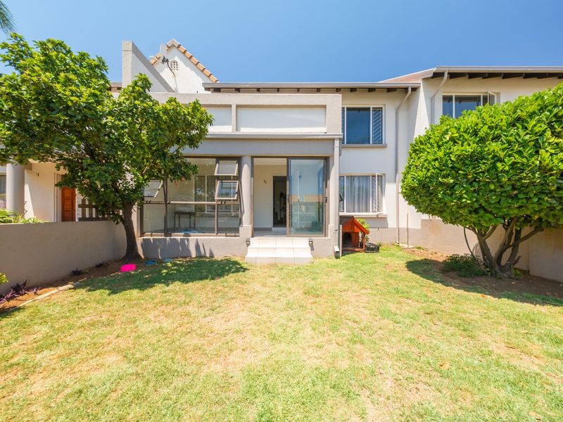 Lovely 2 Bedroom Garden Unit  - Photo 5