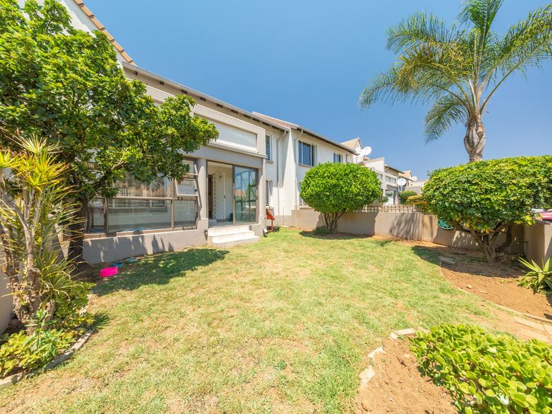 Lovely 2 Bedroom Garden Unit  - Photo 1