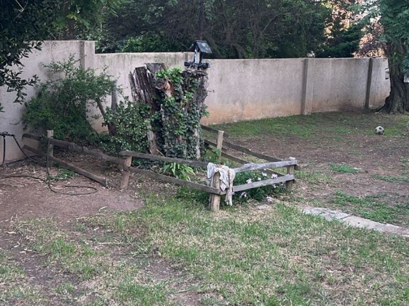 Lovely One-Bedroom Townhouse To Rent Looking for the perfect place to call home? This neat and modern one-bedroom townhouse is situated in a safe and secure area, offering both comfort and convenience. Features include: Spacious one-bedroom layout Gas geyser and gas stove — save on electricity! Prepaid electricity Pet-friendly — your furry friends are welcome Very neat and well-maintained unit Close to schools, shops, and all amenities Ideal location for anyone looking for a peaceful, yet central place to stay. Don’t miss out on this lovely townhouse — perfect for singles or couples! Contact me today to arrange a viewing! - Photo 7