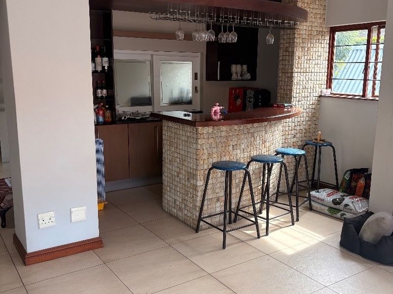 Modern 4-Bedroom House with Pool & Double Garage This spacious family home offers 4 bedrooms, 3 bathrooms, a swimming pool, and built-in braai area — ideal for entertaining. Situated in a safe, pet-friendly complex close to schools and shops. - Photo 10