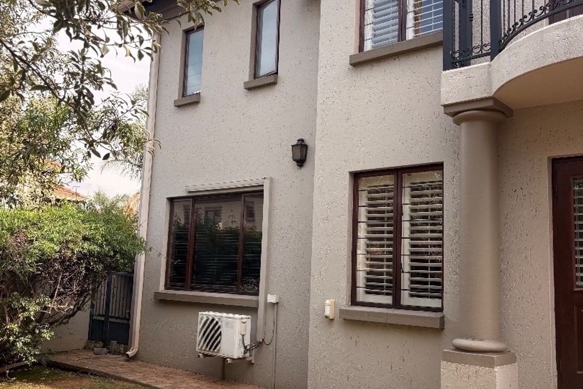 Modern 4-Bedroom House with Pool & Double Garage This spacious family home offers 4 bedrooms, 3 bathrooms, a swimming pool, and built-in braai area — ideal for entertaining. Situated in a safe, pet-friendly complex close to schools and shops. - Photo 3