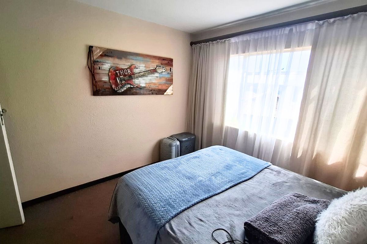 2 Bedroom, 1 Bathroom Ground Floor Apartment for Sale – Eagles Nest, Primrose Hill - Photo 3