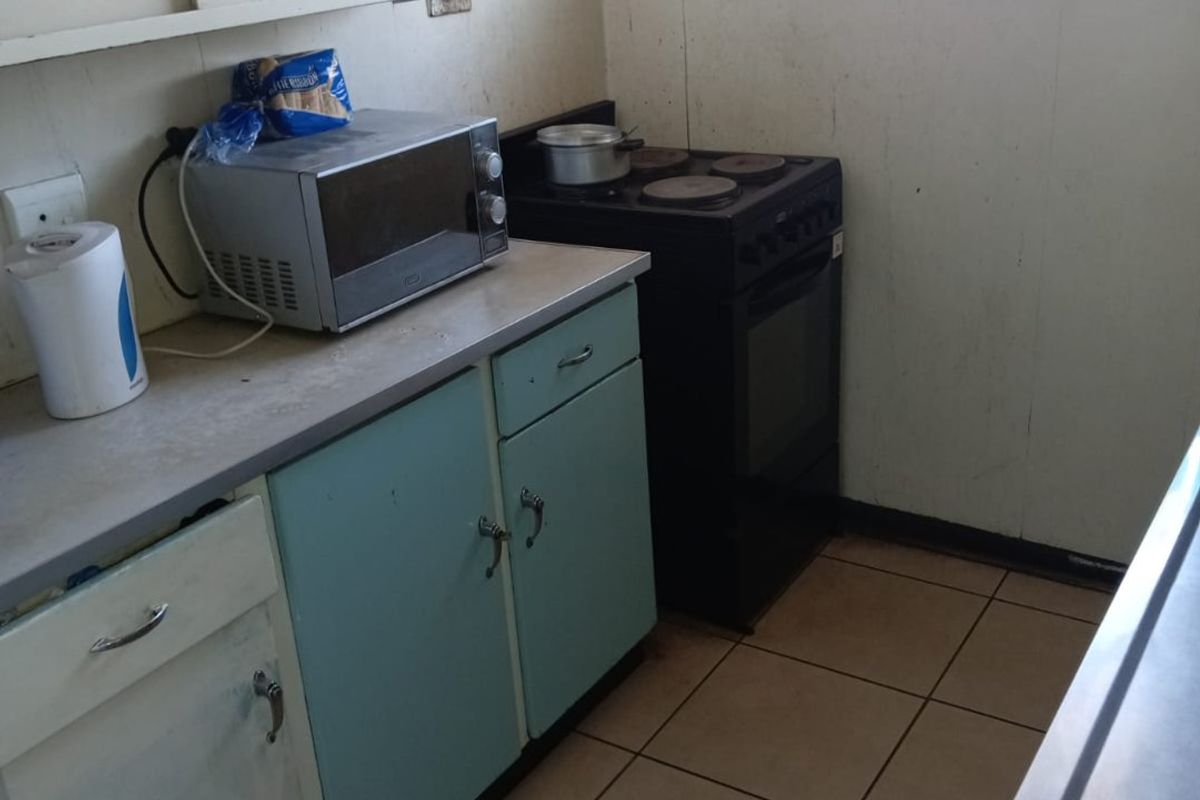 Three bedroom flat/apartment for sale in Pretoria Central - Photo 5