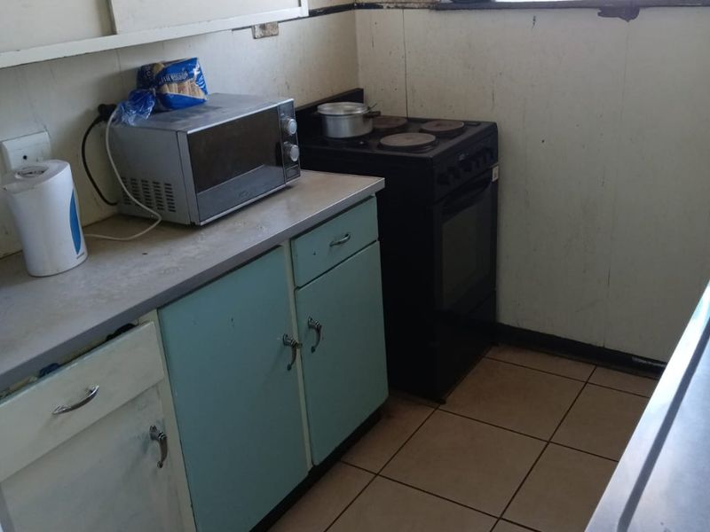 Three bedroom flat/apartment for sale in Pretoria Central - Photo 5